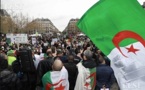 Manifestation de milliers d'Algériens de France pour réclamer un vrai changement de régime