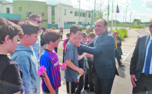 Habib El Malki en visite dans une école irlandaise