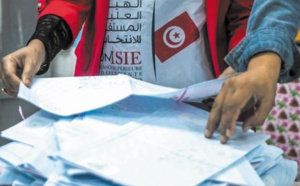 Deux partis rivaux assurent être en tête aux législatives en Tunisie