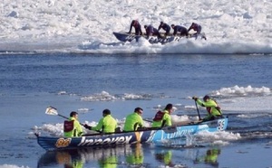 Au Québec, une course de canots sur l’eau et sur la glace