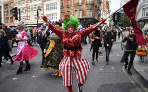 Menacé par le Covid-19, le monde du spectacle manifeste à Londres