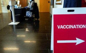 Les Etats-Unis vaccinent, la France teste massivement