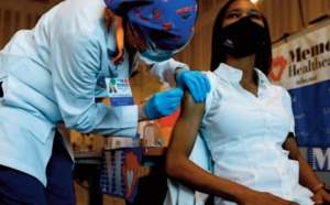 Vaccins pour tous aux Etats-Unis, confinement à New Delhi