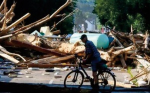 Merkel au chevet des victimes des inondations meurtrières en Europe