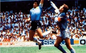 "La main de Dieu " : Le maillot de Maradona contre l'Angleterre en 1986 aux enchères