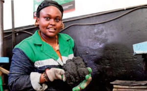 Au Kenya, le plastique devient brique
