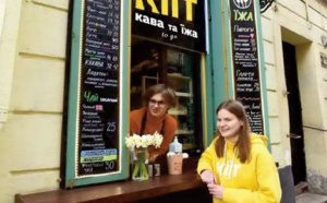 Déracinés par la guerre, de jeunes Ukrainiens conjurent le sort avec leur café