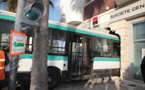 Un bus enfonce une agence bancaire à Casablanca