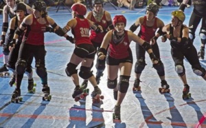 Avec le roller derby, les filles du monde entier roulent des mécaniques