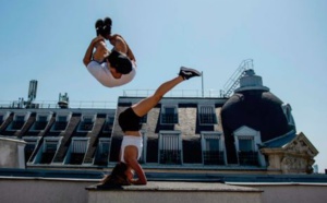 Parkour : Itinéraire vertigineux d' un duo sur les toits de Paris