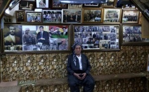 Dans un café du nord de l’Irak l’histoire du pays en photos