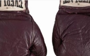 Les gants de boxe de Mohamed Ali lors du “Combat du Siècle” aux enchères