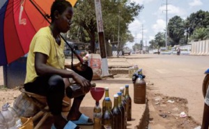 En Centrafrique, les vendeurs d'essence à la sauvette prospèrent
