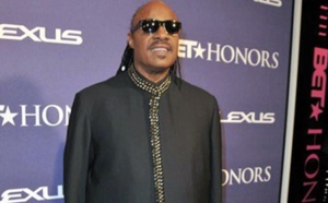 ​Stevie Wonder  attend un triplé à l’âge de 64 ans !