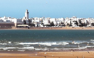​De jeunes volontaires marchent à Essaouira pour l’enfance et l’avenir