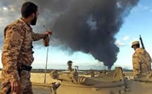 Bombardement d'un pétrolier à Derna en Libye