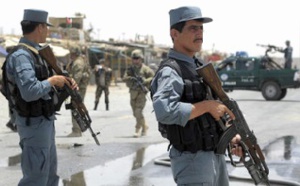 Un policier afghan tue son commandant et un responsable local