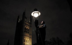 A Londres, les allumeurs de réverbères attisent les feux de l’Histoire