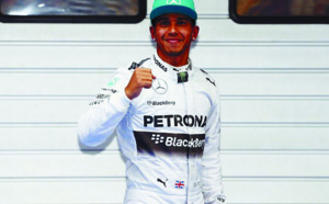 Top 20 des sportifs les mieux payés en 2014  : Lewis Hamilton Royaume-Uni (course automobile)