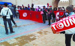 A Rabat, les Marocains manifestent leur solidarité devant l’ambassade de Tunisie