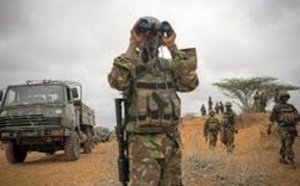 Le Kenya bombarde deux camps shebab en Somalie