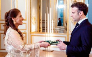 L'ambassadrice de Sa Majesté le Roi à Paris présente ses lettres de créance au Président de la République française, M. Emmanuel Macron