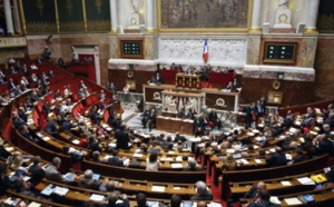 ​En plein scandale d'espionnage, le Parlement français adopte le projet de loi sur le renseignement