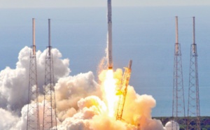 ​La fusée Falcon  9 explose après son lancement  de Cap Carnaveral