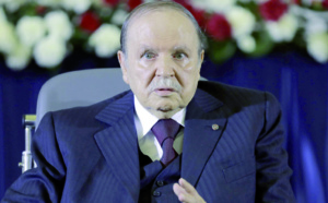 Bouteflika, chef suprême des forces armées  et ministre de la Défense, réajuste ses arrières