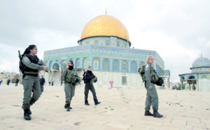 La police  israélienne entre dans la mosquée d'Al-Aqsa  à Jérusalem