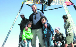 Deux enfants marocains sur le toit du Royaume