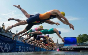 Après les sueurs froides, les triathlètes sont entrés en Seine