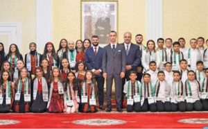 SAR le Prince Héritier Moulay El Hassan reçoit les enfants maqdessis participant à la 15ème édition des colonies de vacances de l'Agence Bayt Mal Al-Qods Acharif