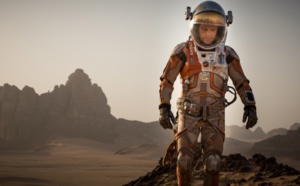 “Seul sur Mars” attire les foules et prend la tête du box office