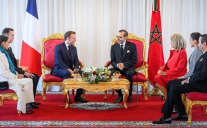 S.M le Roi Mohammed VI s’entretient avec S.E.M. Emmanuel Macron