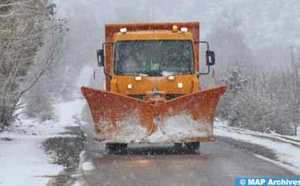 Les autorités à pied d’œuvre pour le déneigement des routes à Ifrane