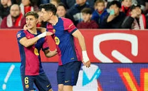 Le FC Barcelone dynamite Séville et revient à deux points du Real