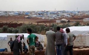 Les camps de déplacés syriens à la frontière turque sont saturés