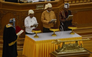 Le premier président civil de la Birmanie depuis 50 ans prête serment