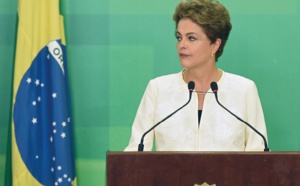 La présidente Dilma Rousseff au bord du KO