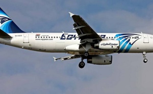 Des morceaux de la carlingue de l'Airbus A320 d'EgyptAir localisés sur "plusieurs sites"