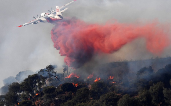 3.300 hectares brûlés dans de violents incendies attisés par des vents violents dans le sud de la France