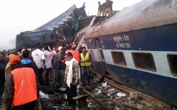 Une centaine de morts dans un déraillement de train en Inde