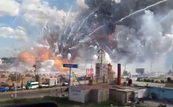 Explosion dans un marché de feux d'artifice au Mexique