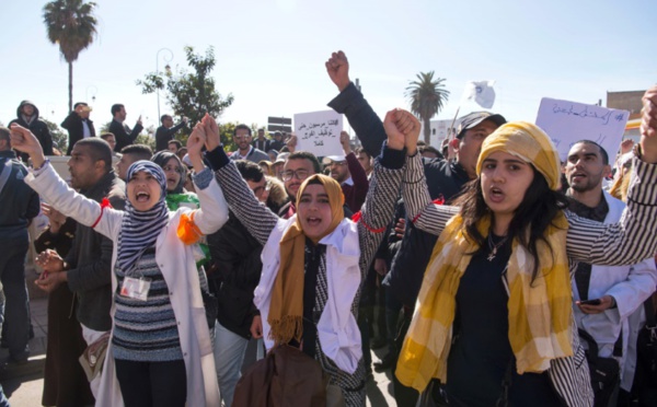 Des milliers de Marocains manifestent contre la corruption