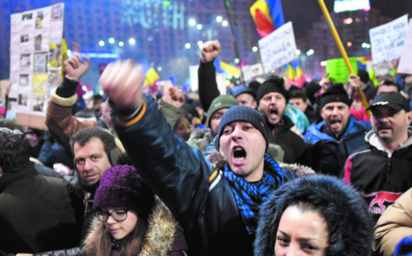 Les manifestants anticorruption  font plier le gouvernement roumain