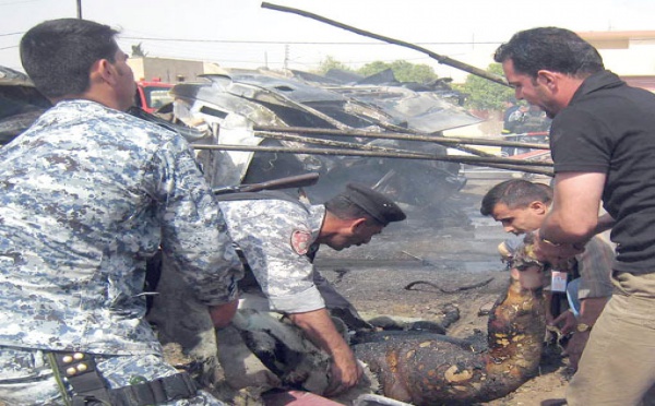 Un soldat américain tue cinq de ses camarades dans une clinique à Bagdad : Cinq policiers tués dans un attentat