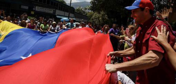 Participation massive à la consultation anti-Maduro