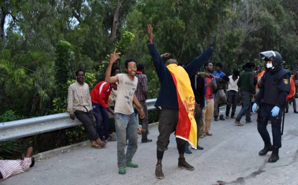 187 migrants subsahariens forcent le passage vers Sebta