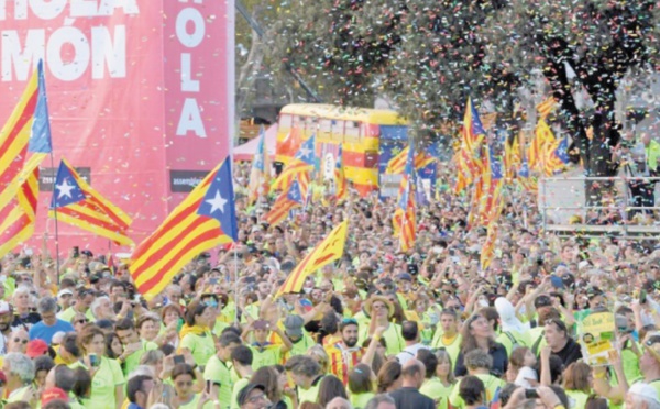 Les indépendantistes catalans lancent leur campagne pour le référendum